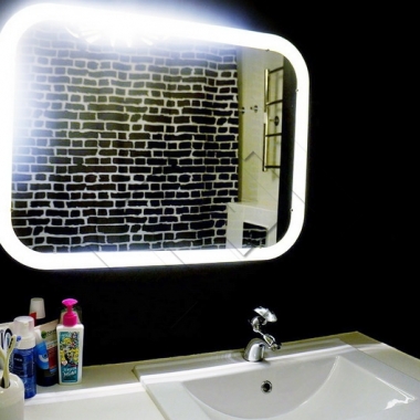 Зеркало с подсветкой в ванной комнате