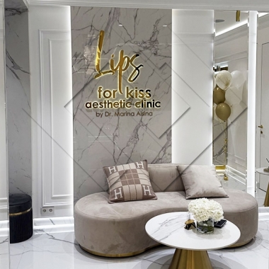 Крупноформатный керамогранит в интерьере клиники