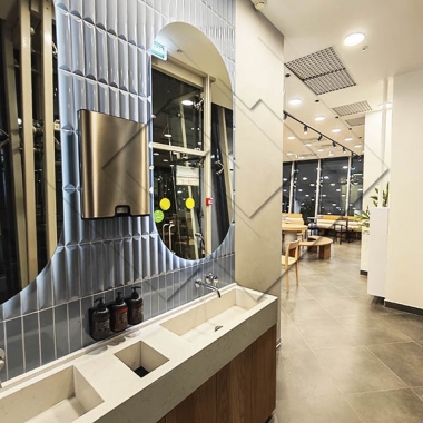 Современное решение умывальников в кафе