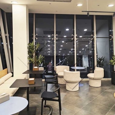 Современная мебель в кафе